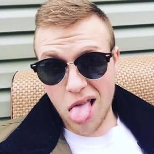 Meet your Posher, Levi